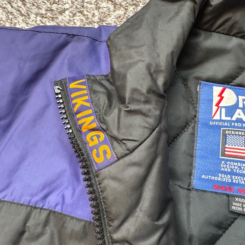 Vintage NFL Minnesota Vikings Purple Black Gold‎ Bomber Jacket Men's XL Made USA - Picture 10 of 10